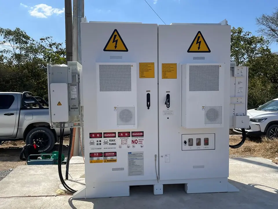 Gabinetes de baterias na base de concreto