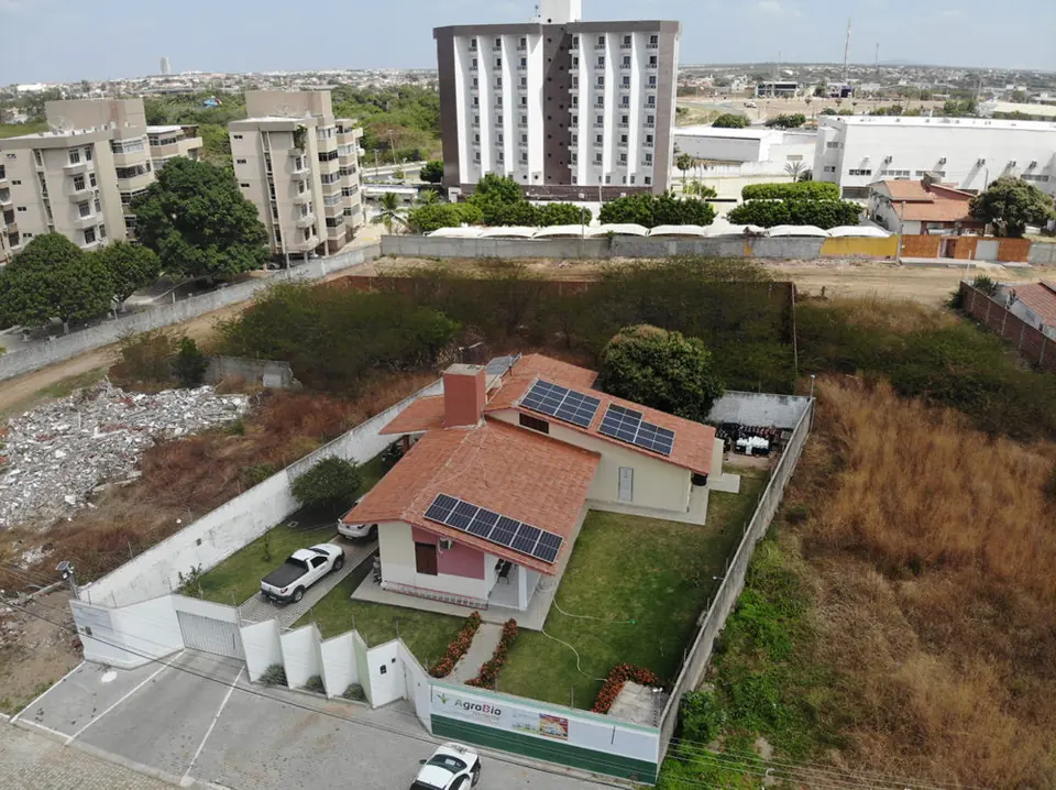 Usina solar instalada pela Taldi: Agrobio