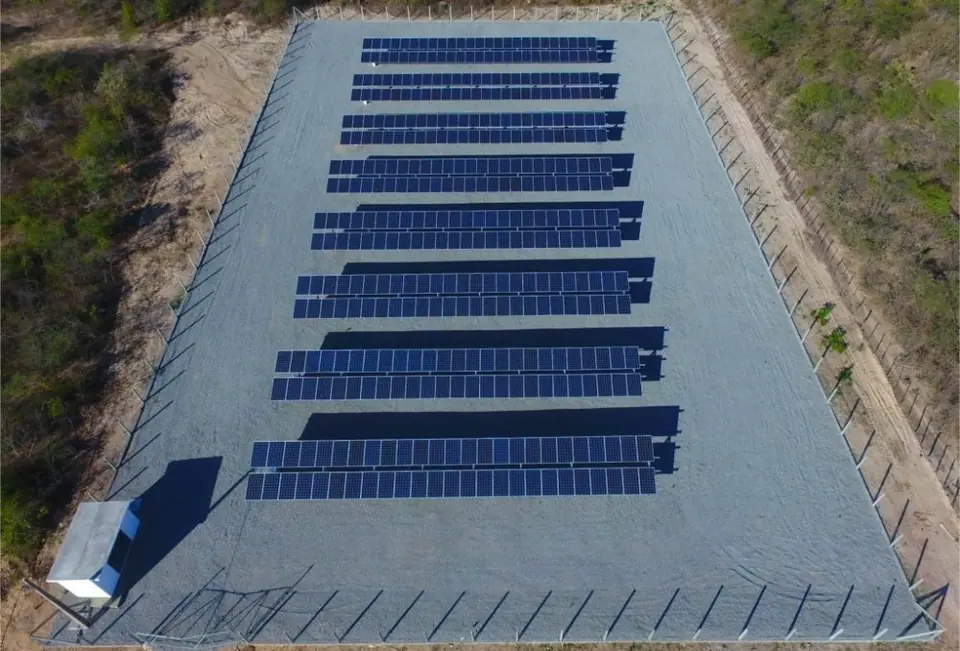 Usina solar instalada pela Taldi: Água Amana