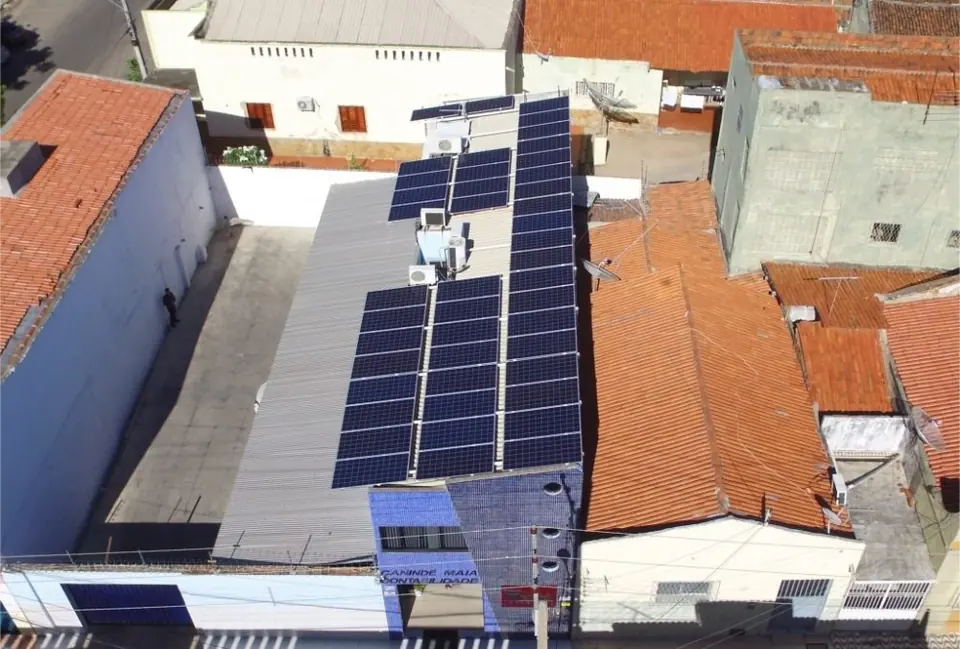 Usina solar instalada pela Taldi: Canidé Maia Contabilidade