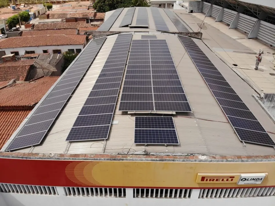 Usina solar instalada pela Taldi: JM Pneus e recapagens