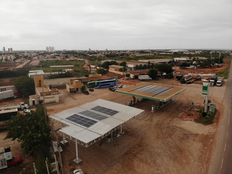Usina solar instalada pela Taldi: Posto Laser