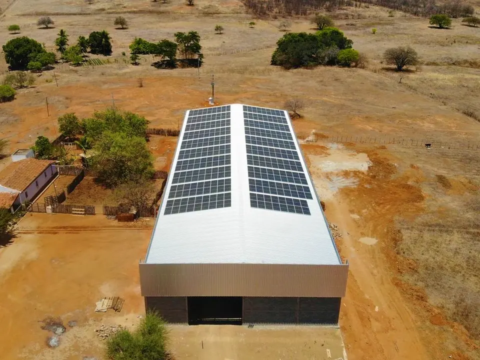 Usina solar instalada pela Taldi: Posto Segundo Melo