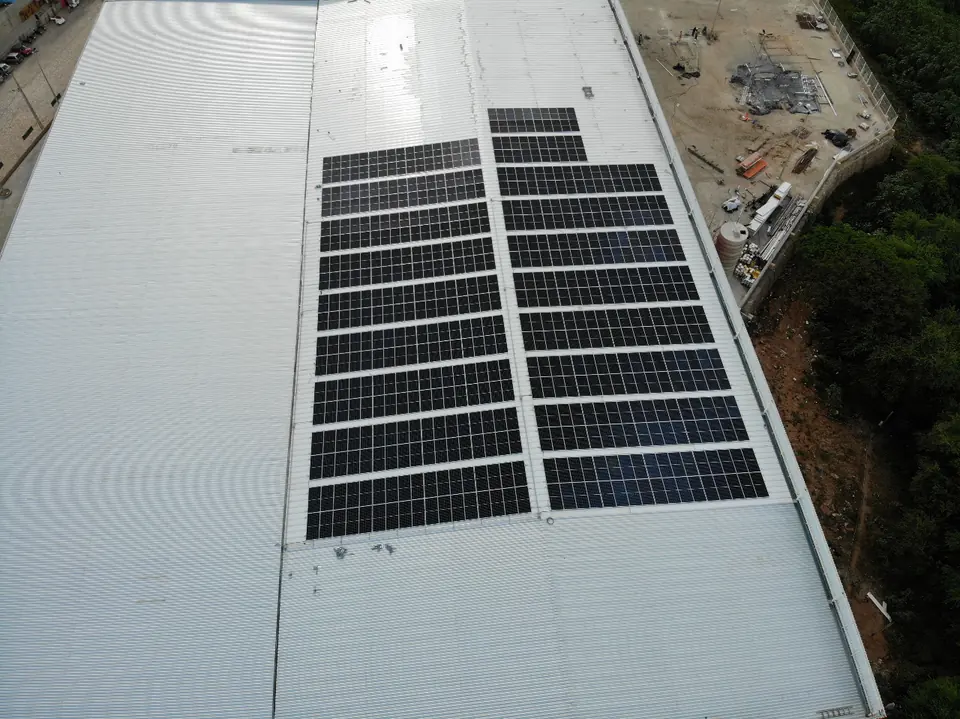 Usina solar instalada pela Taldi: Queiroz Distribuidora