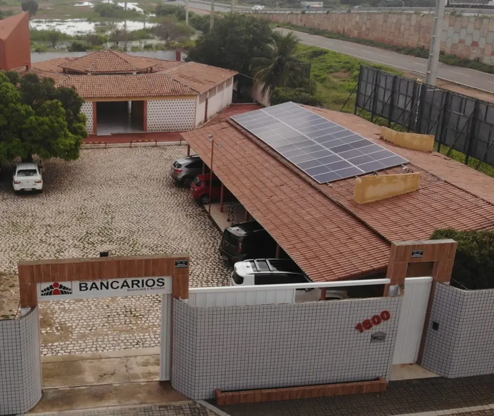 Usina solar instalada pela Taldi: Sindicato dos Bancários