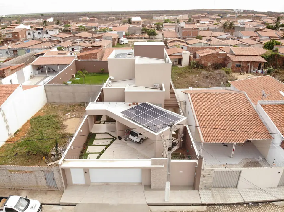 Usina solar instalada pela Taldi: Usina Residencial Alto do Rodrigues